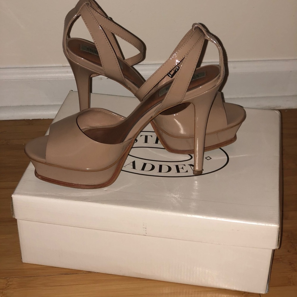 Steve Madden t strap sandals